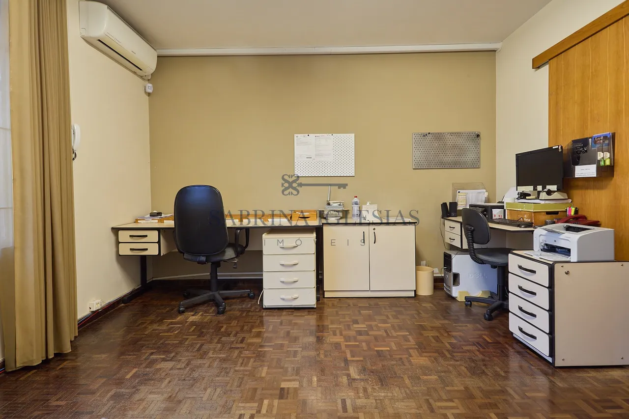 House with 5 bedrooms, 3 bathrooms, and a closed kitchen — photo 8