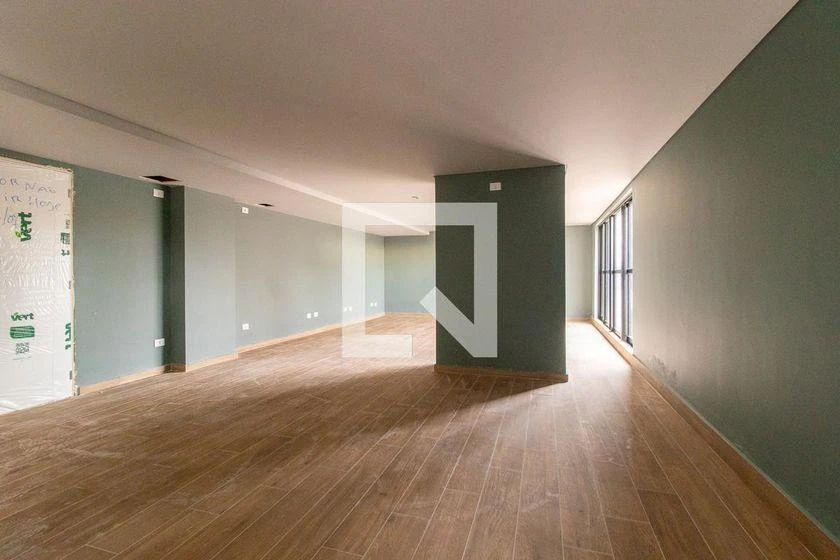 One-bedroom apartment in a building with a gym — photo 23
