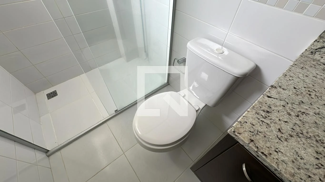 3-bedroom house with a glass-enclosed balcony in Curitiba — photo 45