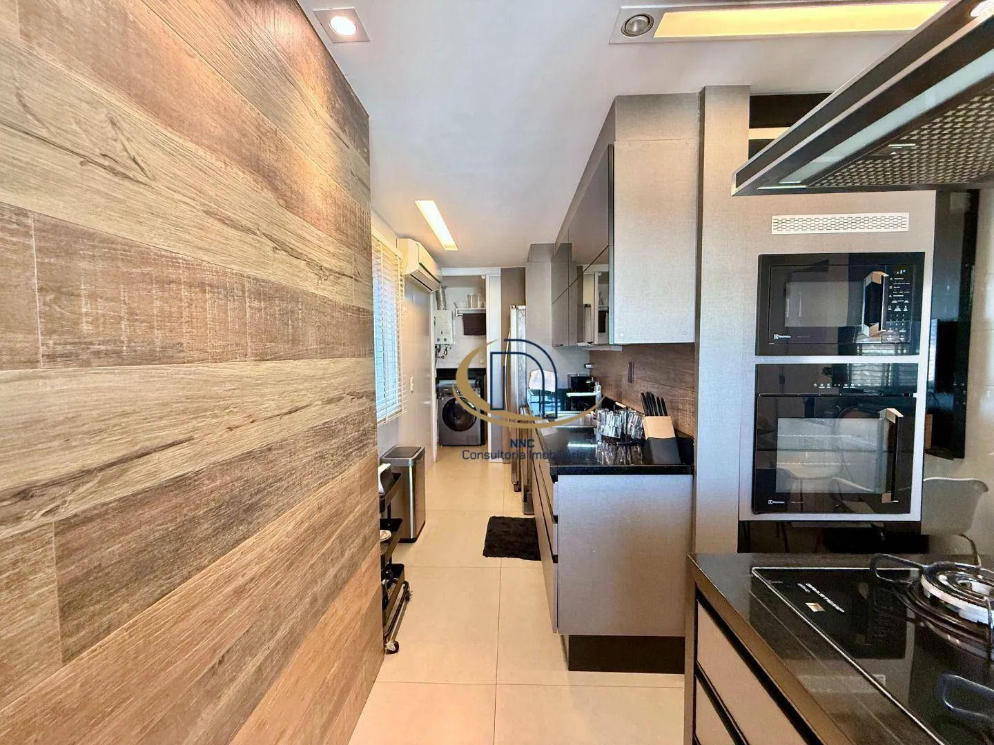 Front-facing penthouse with 215 m² and 4 bedrooms — photo 39