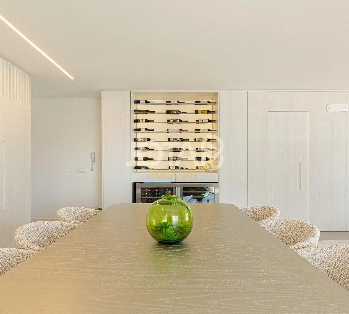 Floor-to-ceiling windows in a 3-bedroom apartment, 194 m² — photo 2