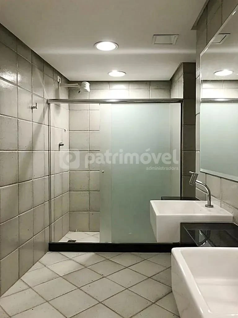 Unfurnished 350 m² apartment with built-in cabinets — photo 9