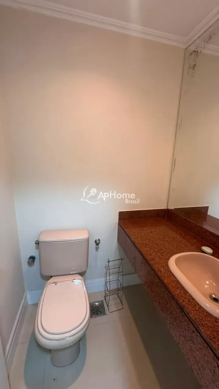 Unfurnished 4-bedroom apartment with glassed-in balcony — photo 18