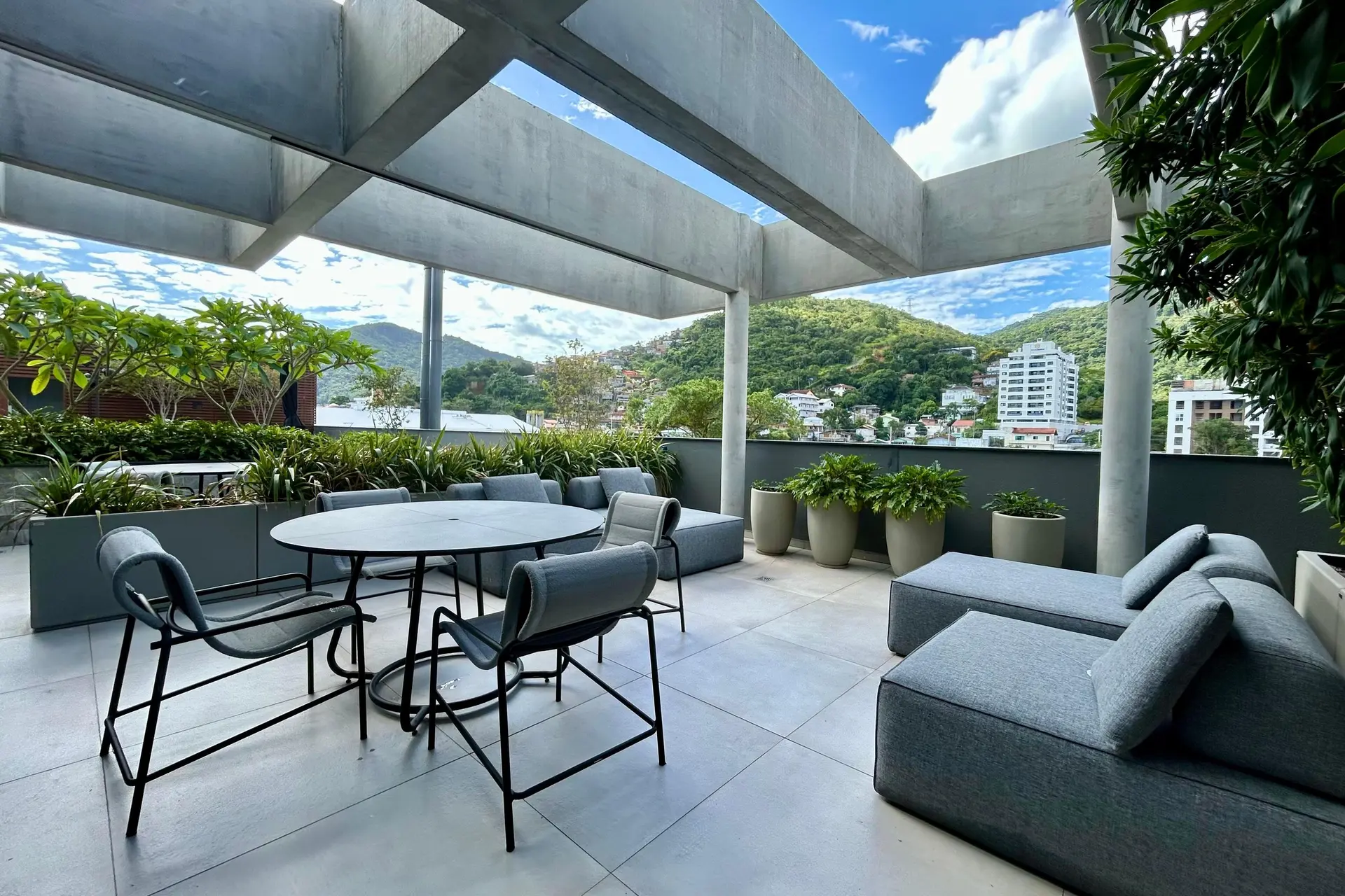 Furnished apartment, 42 m², with a glass-enclosed balcony — photo 11