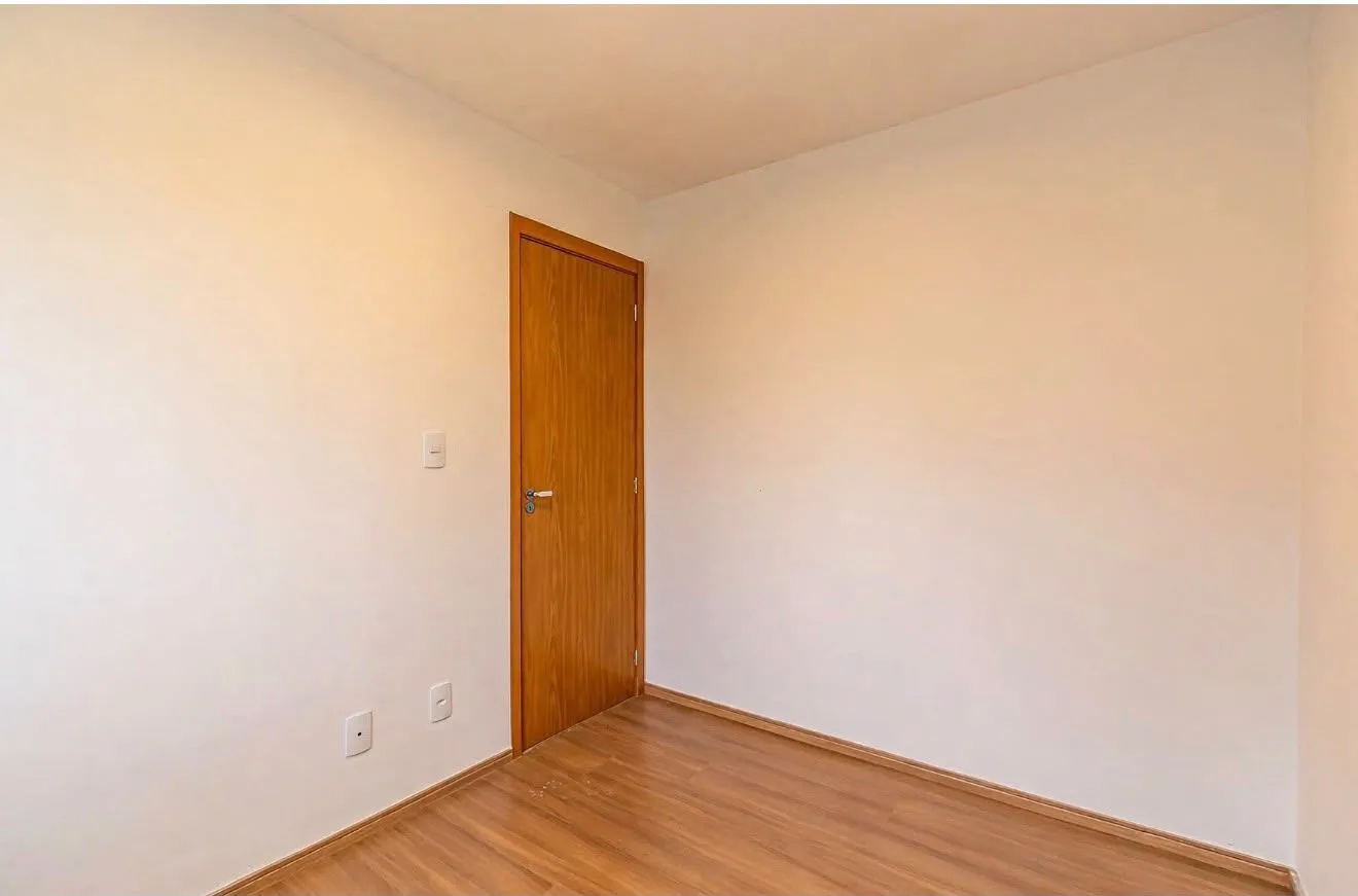 2-bedroom apartment with wood or laminate floors in Curitiba — photo 17