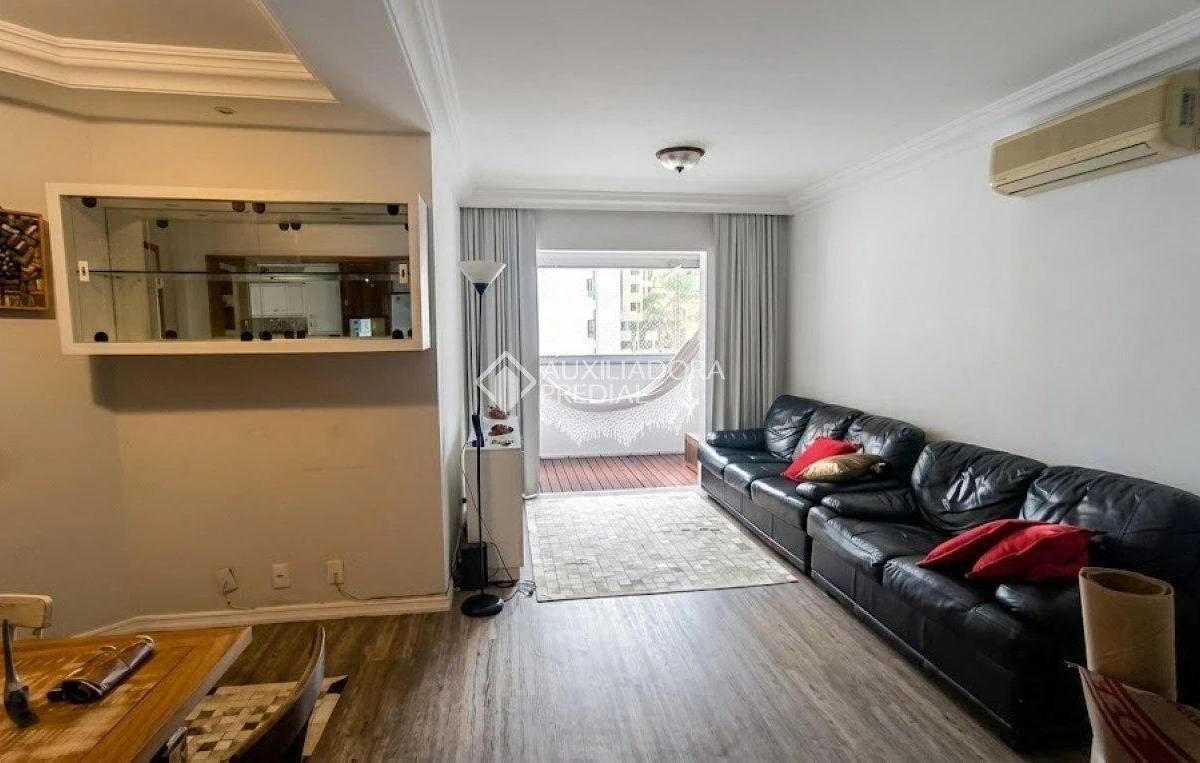 3-bedroom apartment with a washing machine