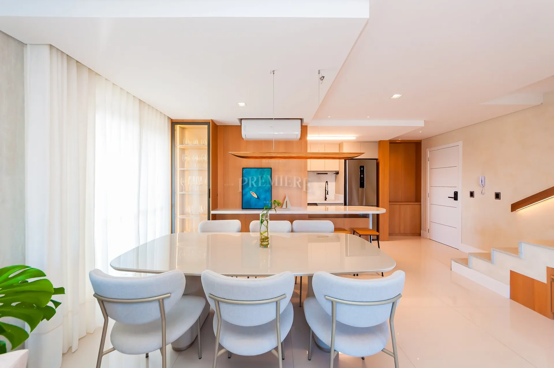 Furnished apartment, 151 m², with floor-to-ceiling windows — photo 5