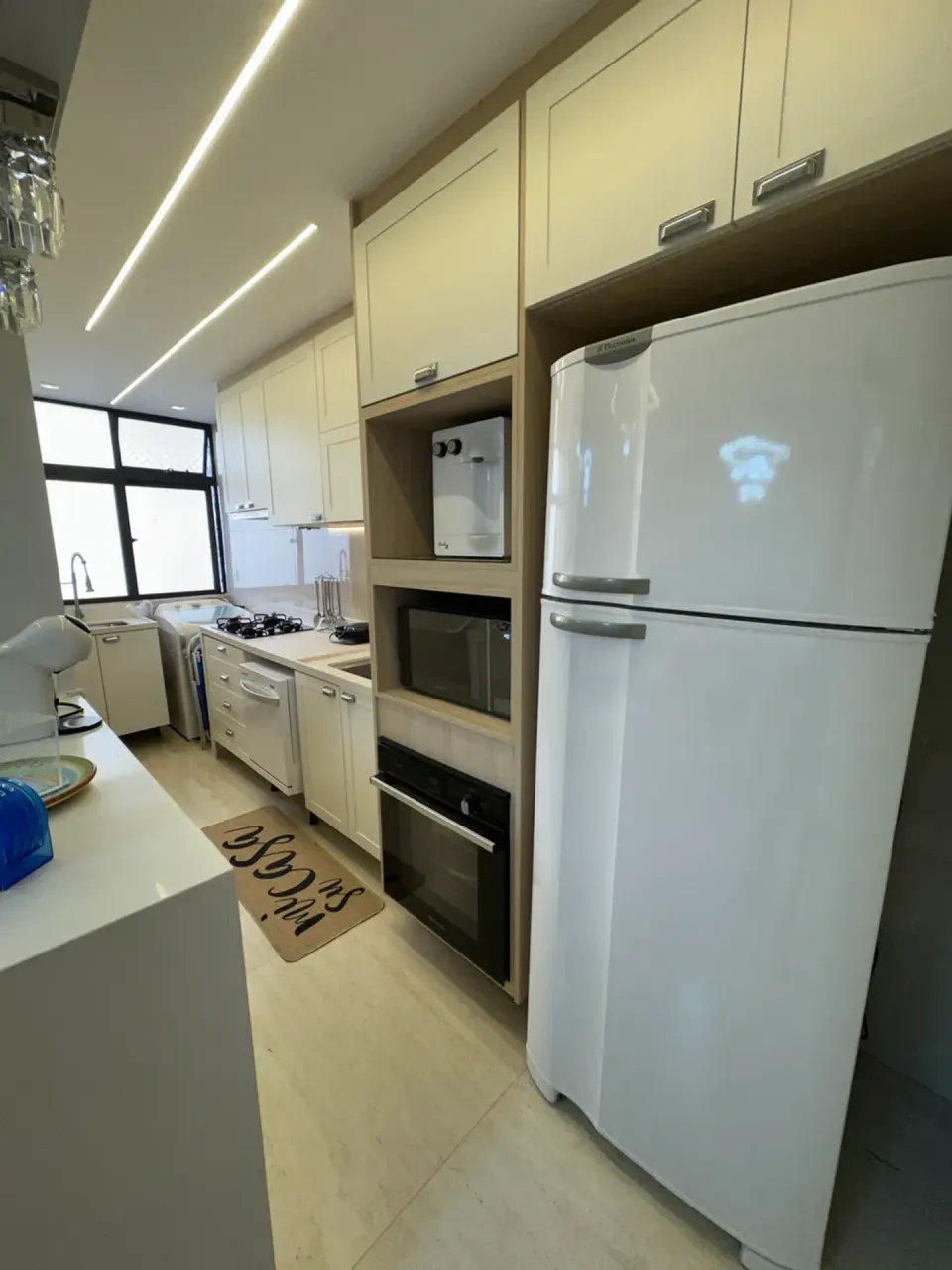 Furnished 2-bedroom apartment with open-plan kitchen — photo 2