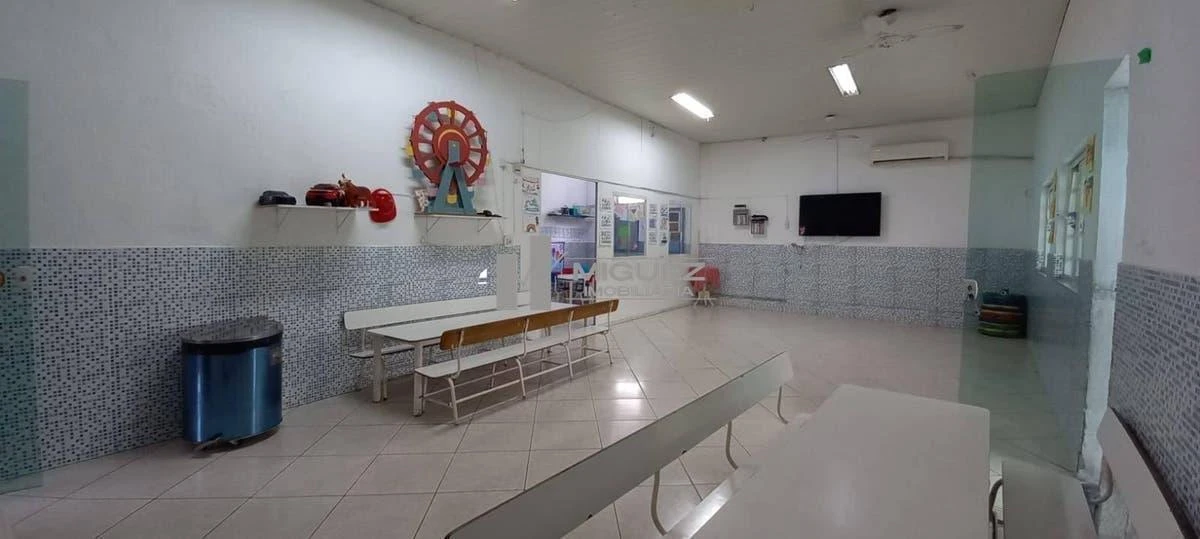 One-bedroom apartment in a building with a gym — photo 35