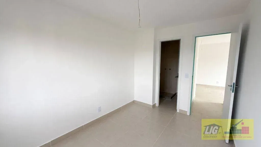 2-bedroom apartment with open-plan kitchen and gas stove — photo 13