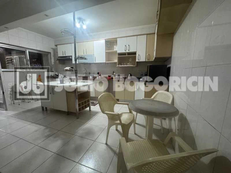 Дом 429 м²: 4 спальни, 5 парковочных мест, барбекю — photo 13
