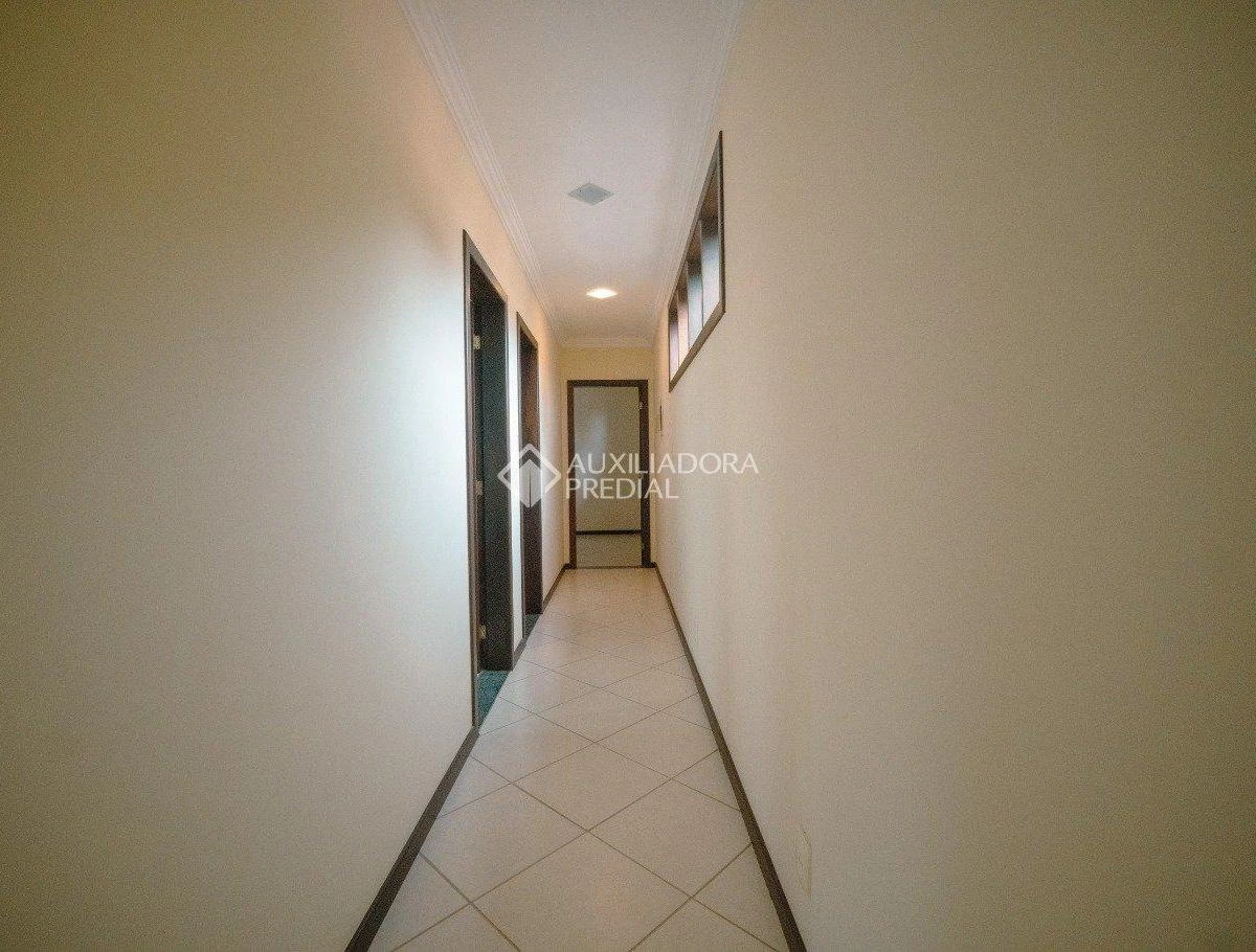 1723 m² house with a bathtub and a grill on the balcony — photo 5