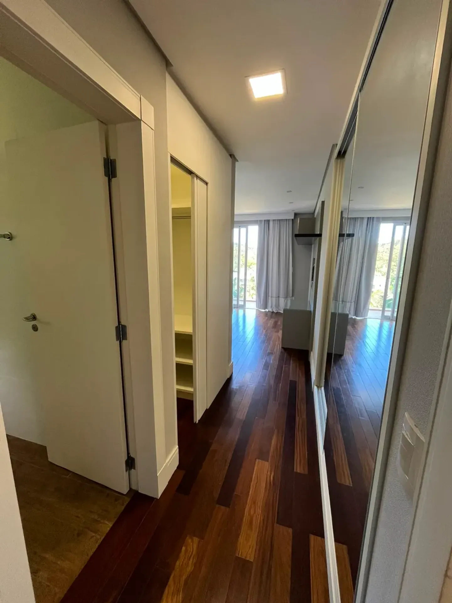 Casa de 1000 m² con vista al agua y chimenea — photo 64