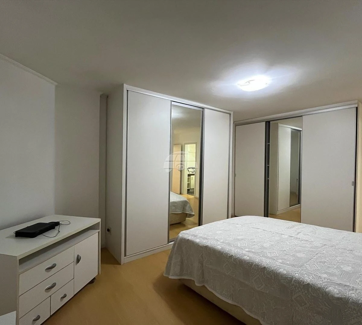 3-bedroom apartment with a bathtub in Curitiba — photo 26