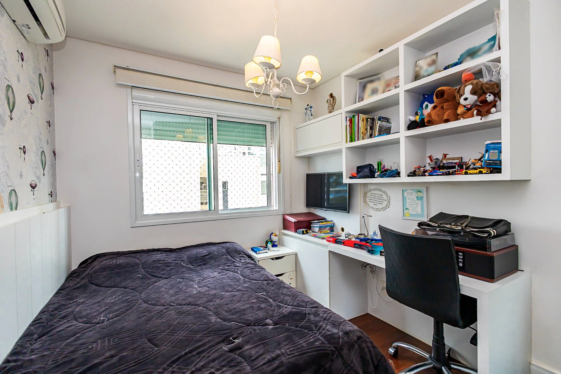 4-bedroom apartment with 2 en-suites and floor-to-ceiling windows — photo 11