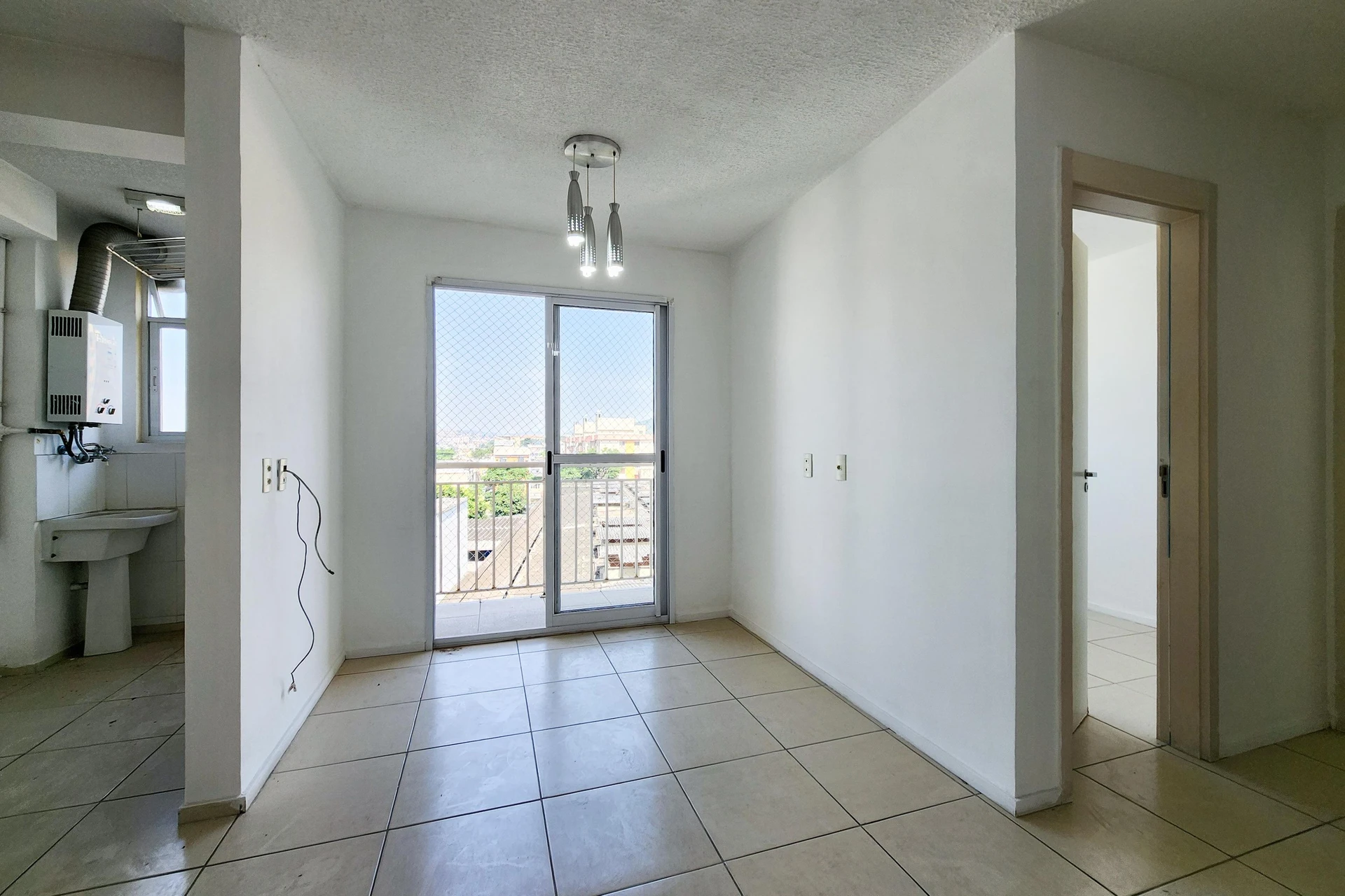 2-bedroom apartment in a building with a gym — photo 16