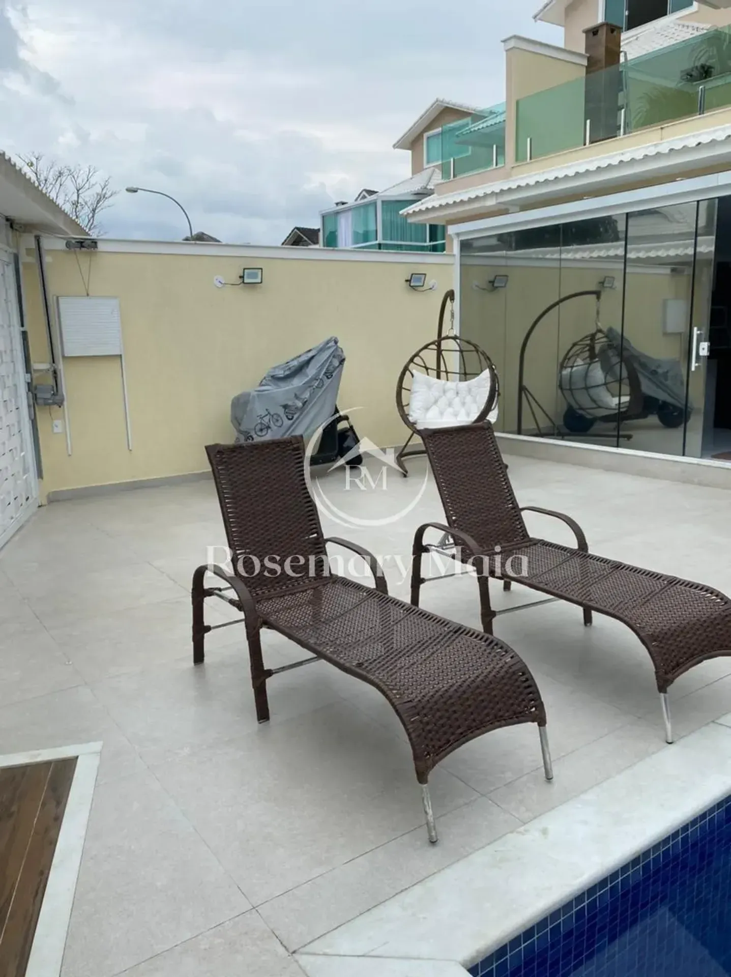 Furnished house with 4 bedrooms and 360 m² — photo 50