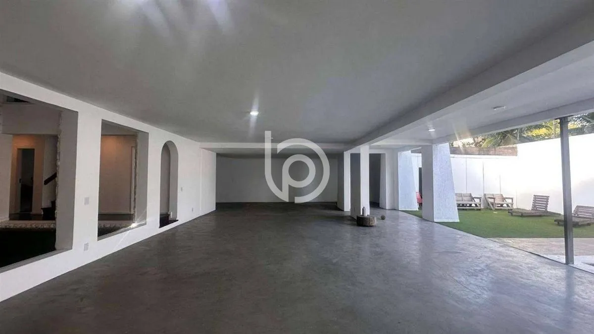 Furnished house with balcony sink and 4 bedrooms — photo 17