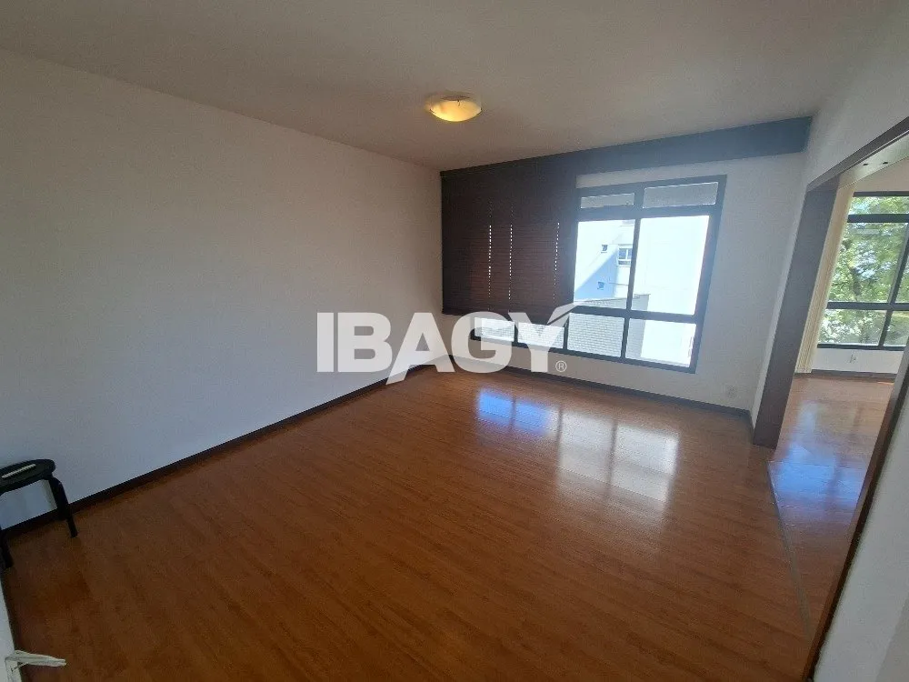 302 m² apartment with a water view and a bathtub — photo 26