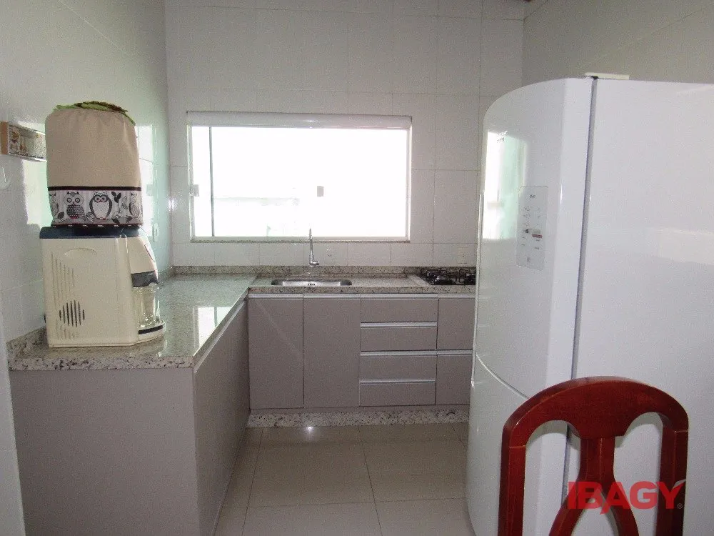 House with 4 bedrooms and 380 m², 2 parking spots — photo 16