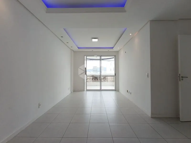 Unfurnished 87 m² apartment with a separate kitchen