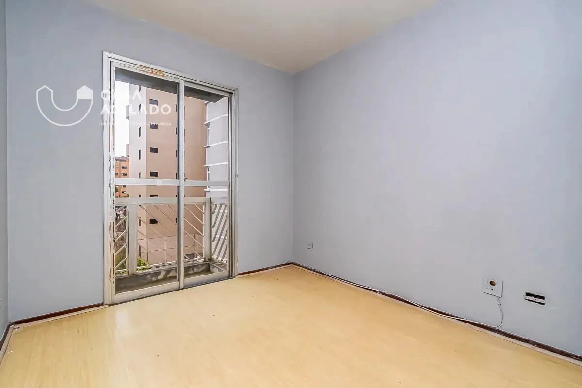 Apartment, 39 m², with wood or laminate floors — photo 2