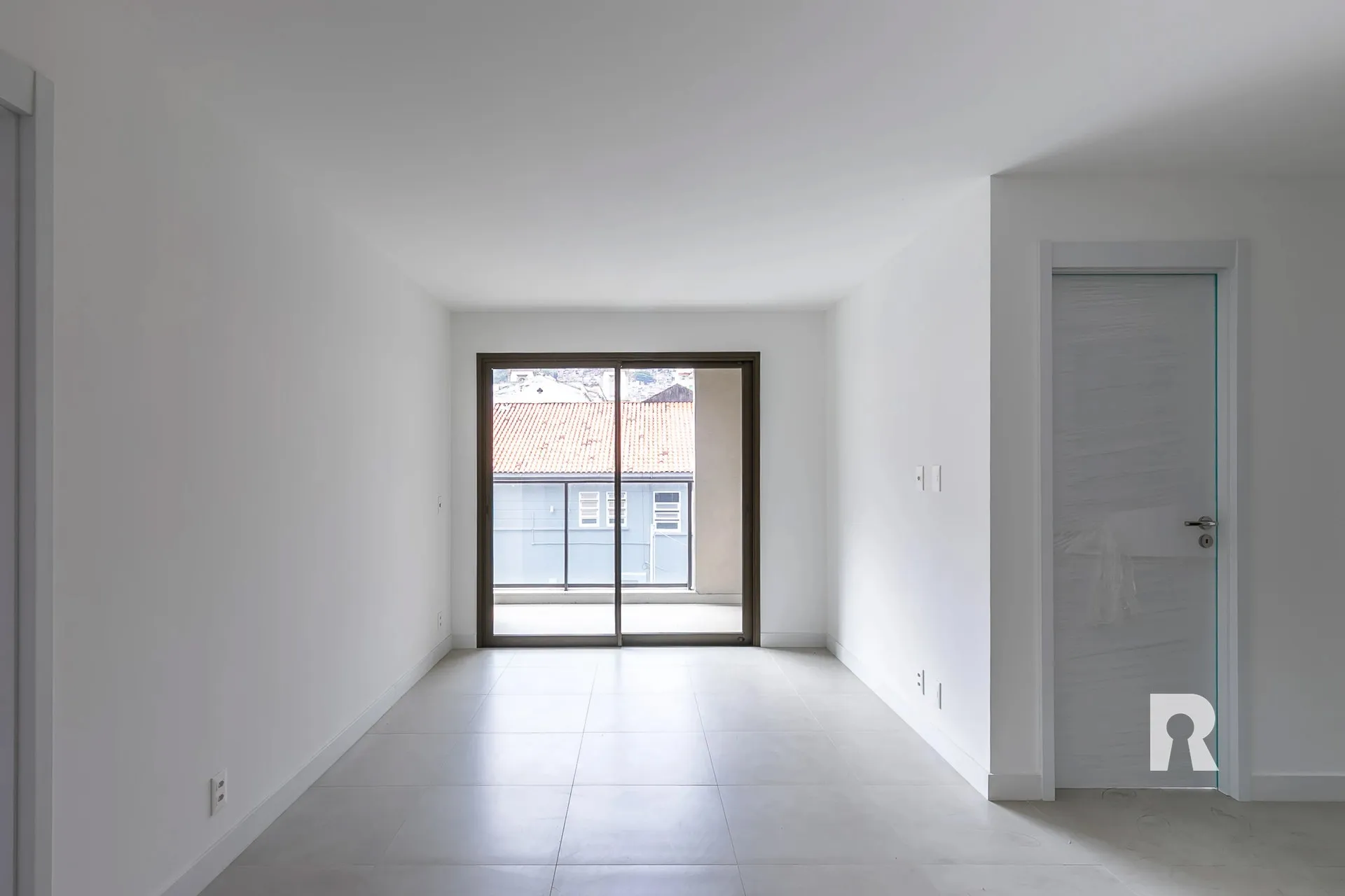 2-bedroom apartment with a mountain view — photo 10