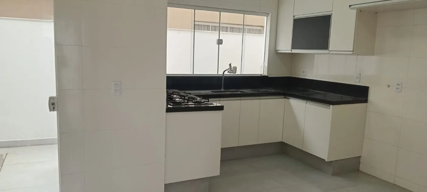 4 quartos e janelas do piso ao teto: casa de 260 m² — photo 16