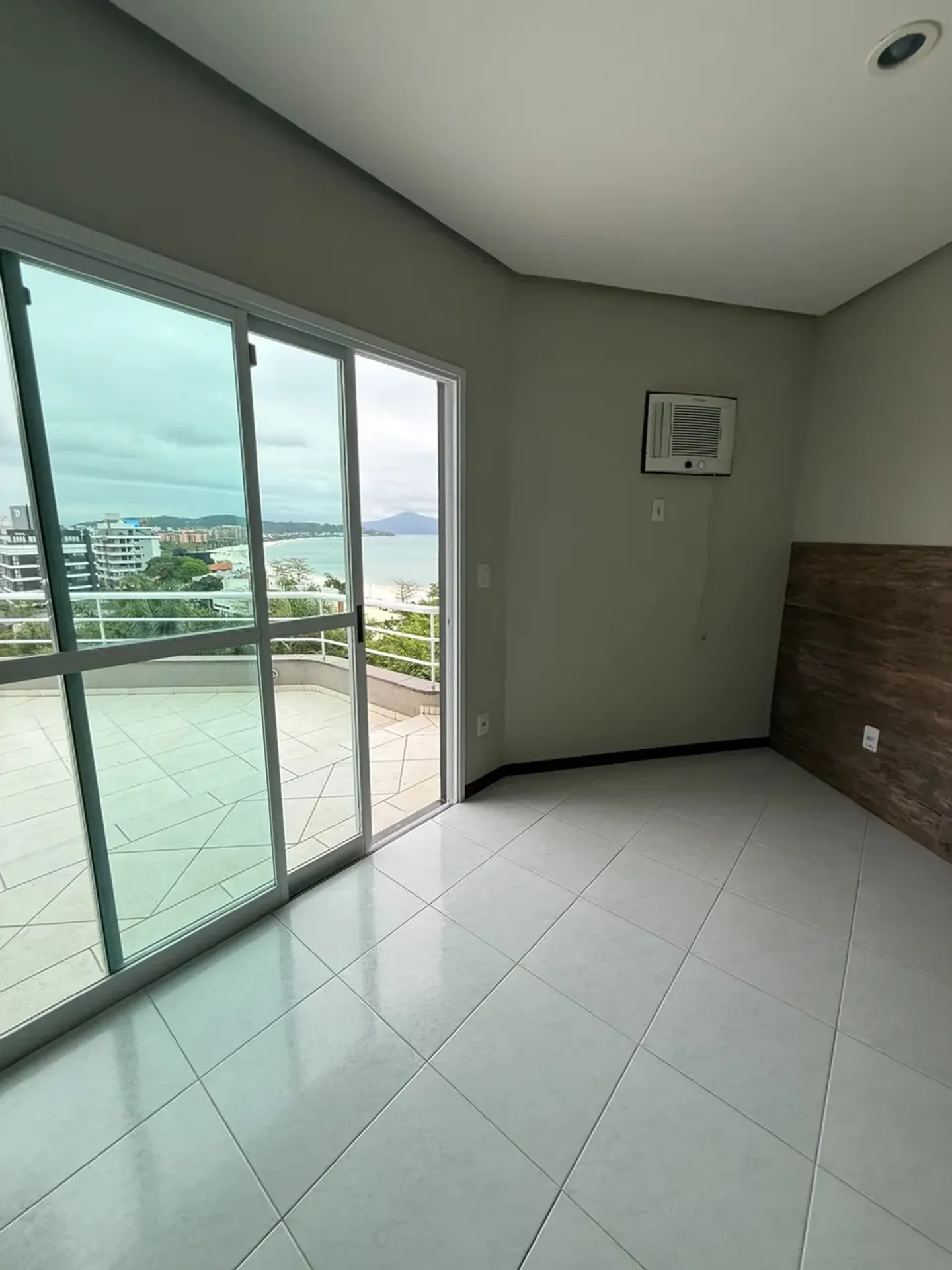 Water view in a 3-bedroom house, 180 m² — photo 12