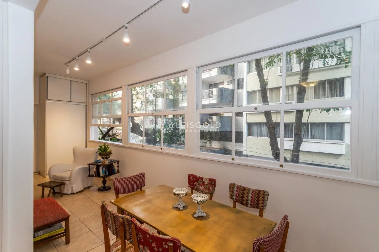 Home office in a 4-bedroom apartment, 220 m² — photo 34