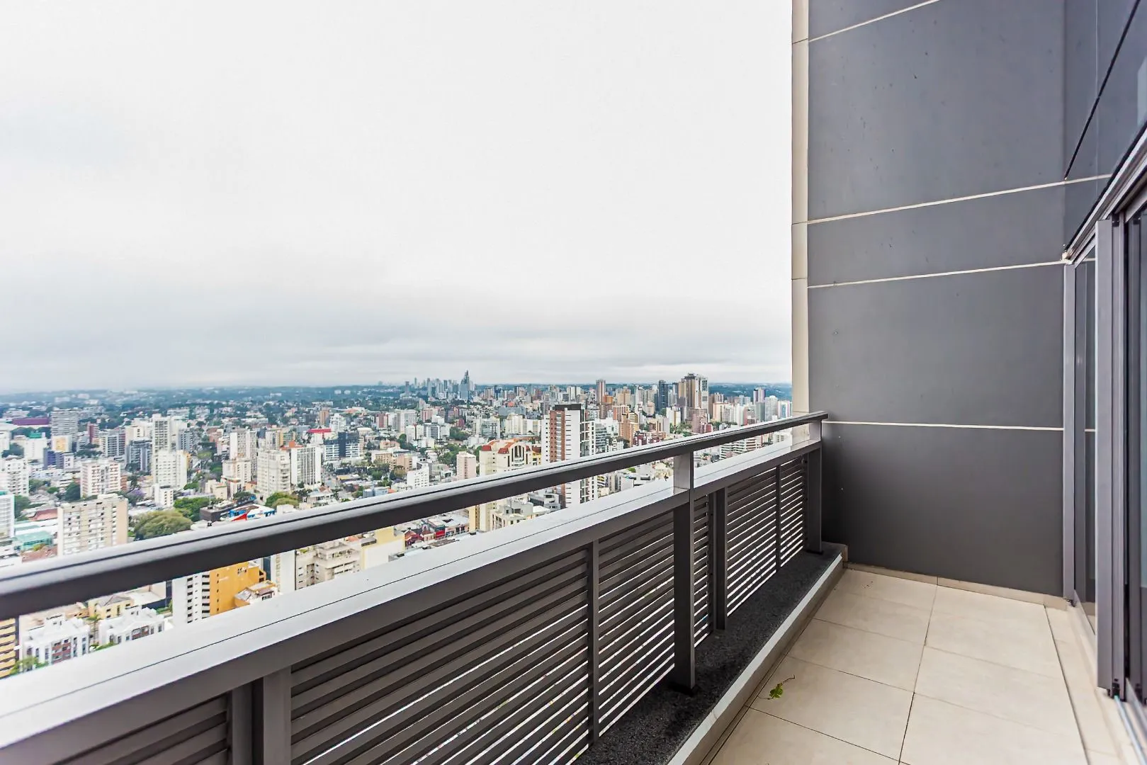 78 m² apartment with floor-to-ceiling windows and a bathtub — photo 13