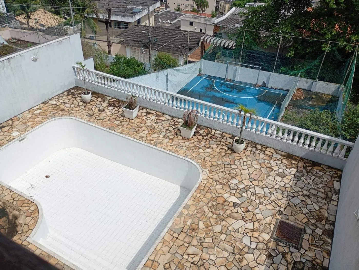 Furnished rental house with 3 bedrooms and 5 bathrooms — photo 29