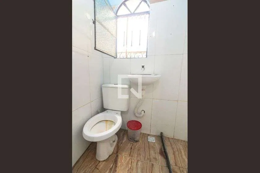 Apartamento mobiliado com 1 quarto e cozinha fechada