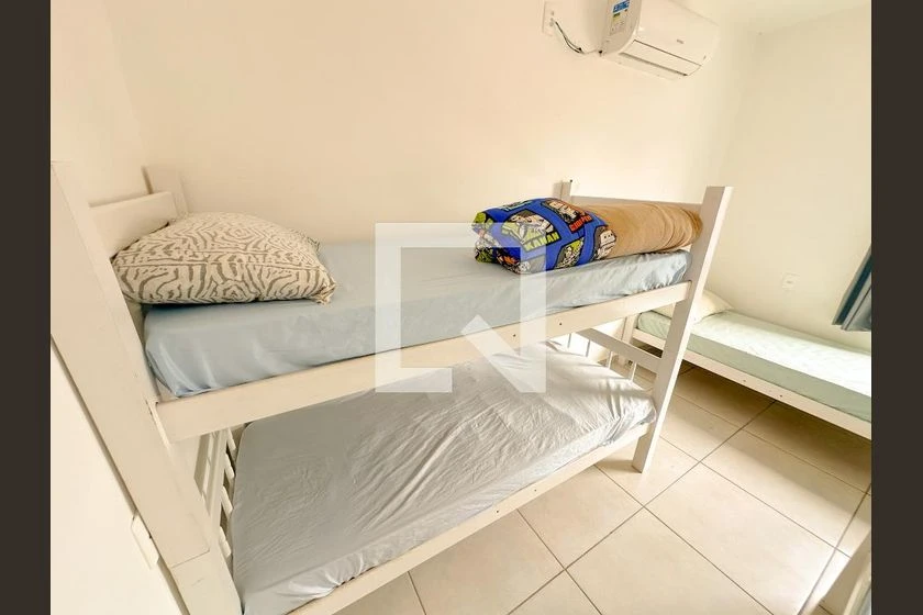 Studio with 1 bedroom, 1 bathroom and private garden — photo 9