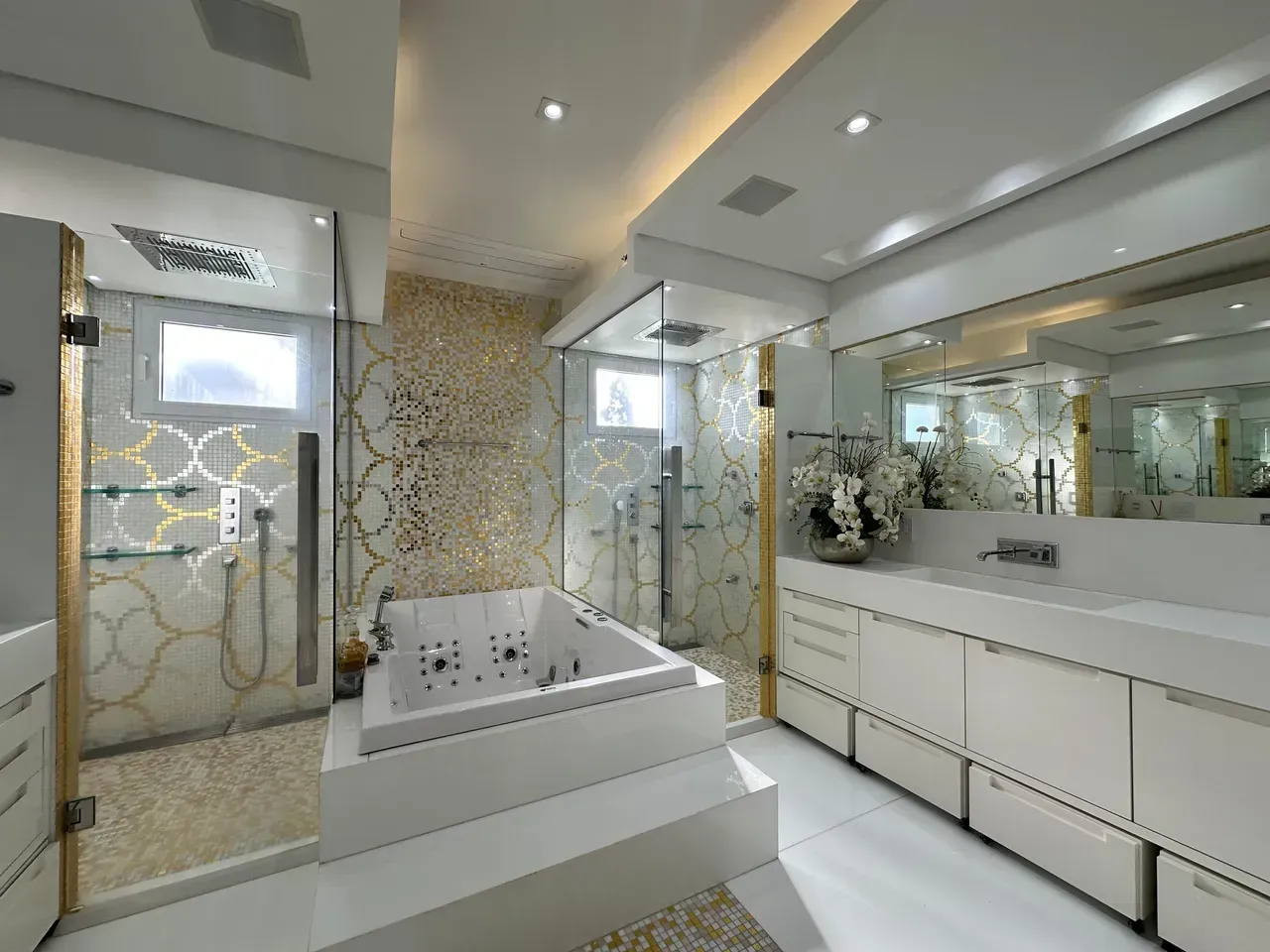 Furnished 4-bedroom apartment with 800 m² and 5 baths — photo 11