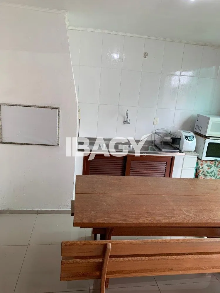House with 4 bedrooms and 380 m², 2 parking spots