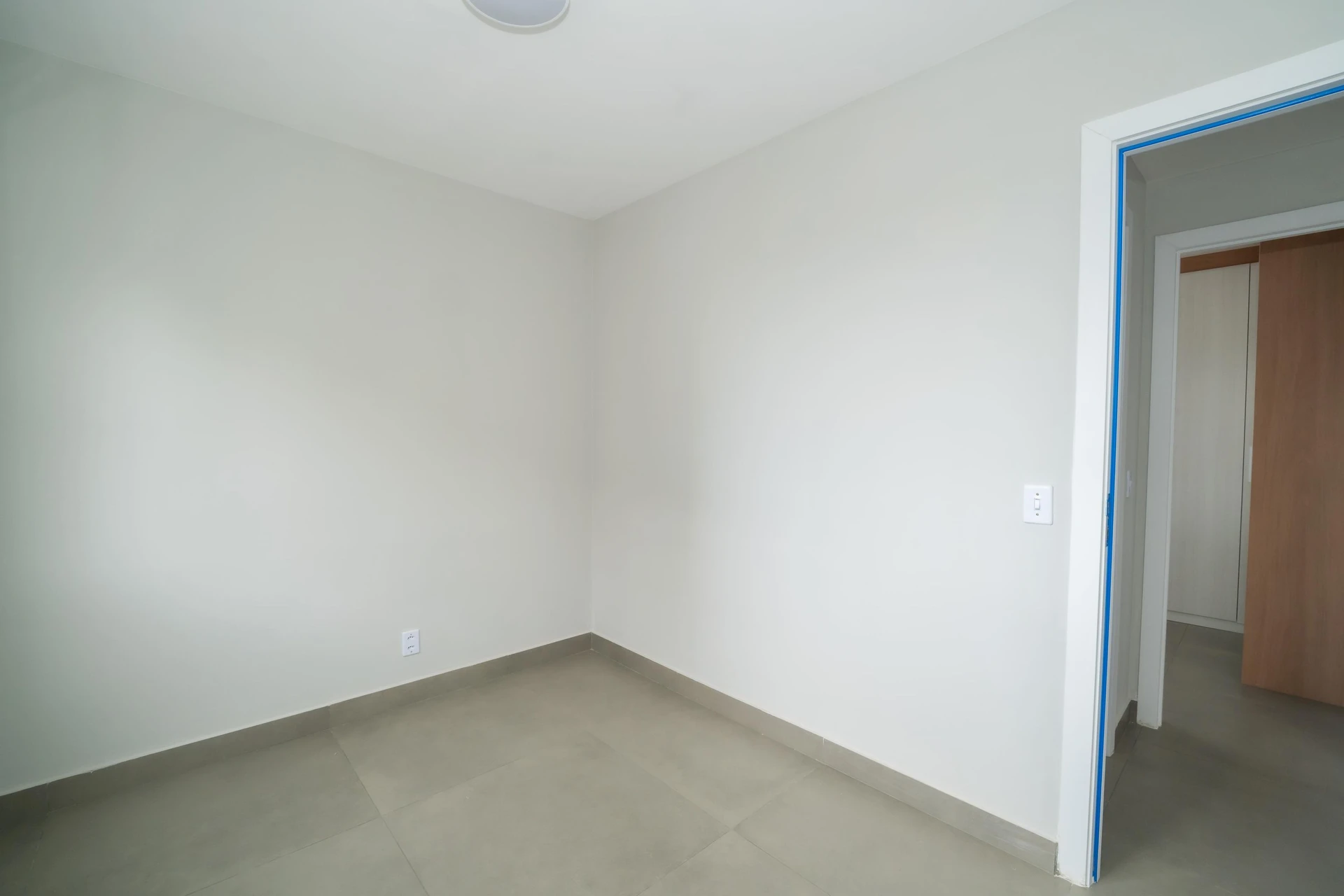 2-bedroom apartment in a building with a gym — photo 31