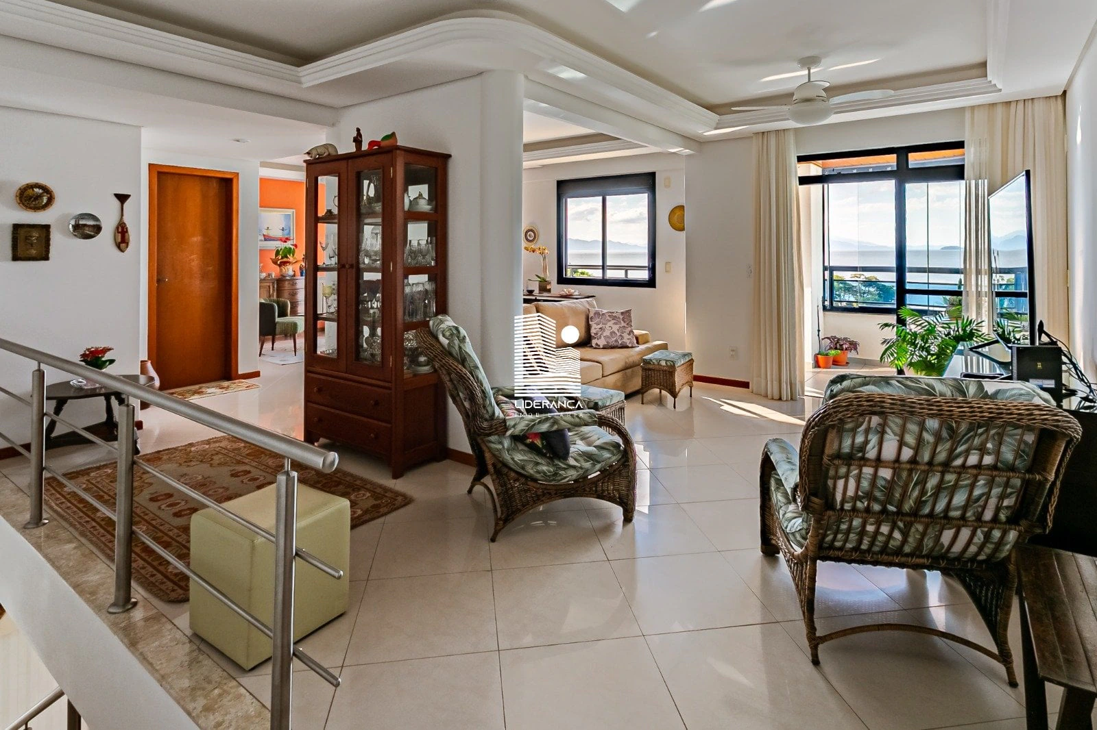 Furnished 3-bedroom apartment with 297 m²