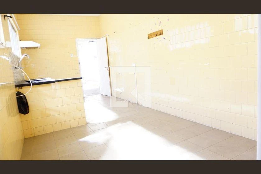 Rental house with 3 bedrooms, 480 m² and 2 parking spots — photo 4