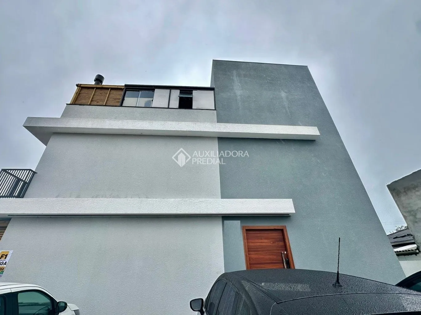 Apartment on the 1st floor with a grill on the balcony — photo 17