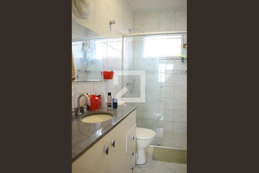 3-bedroom house with a walk-in closet in Curitiba — photo 46