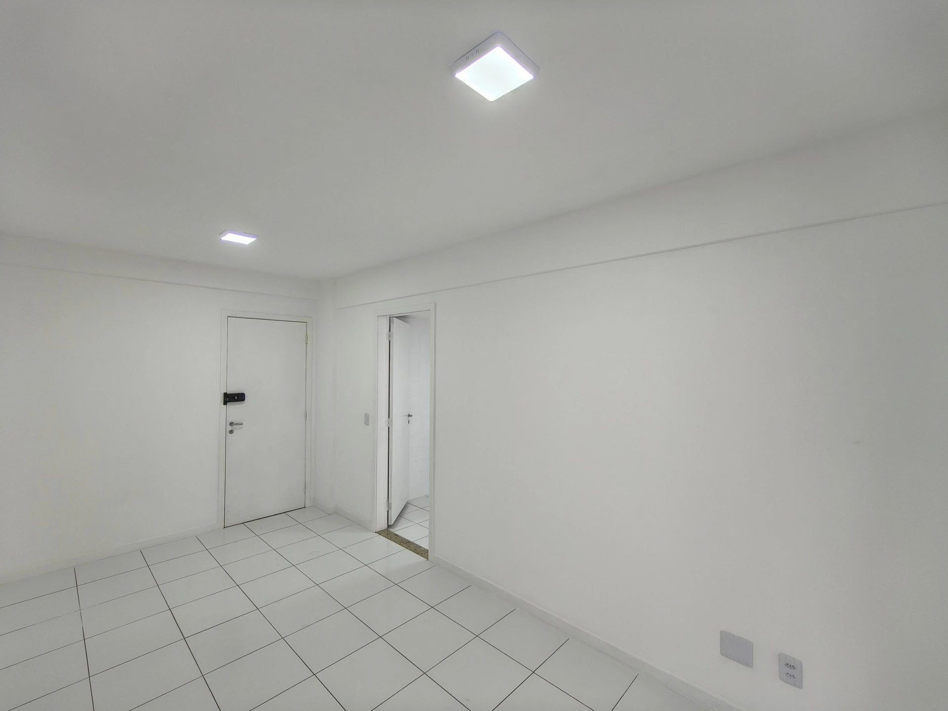 Home office in a 2-bedroom apartment, 57 m² — photo 9