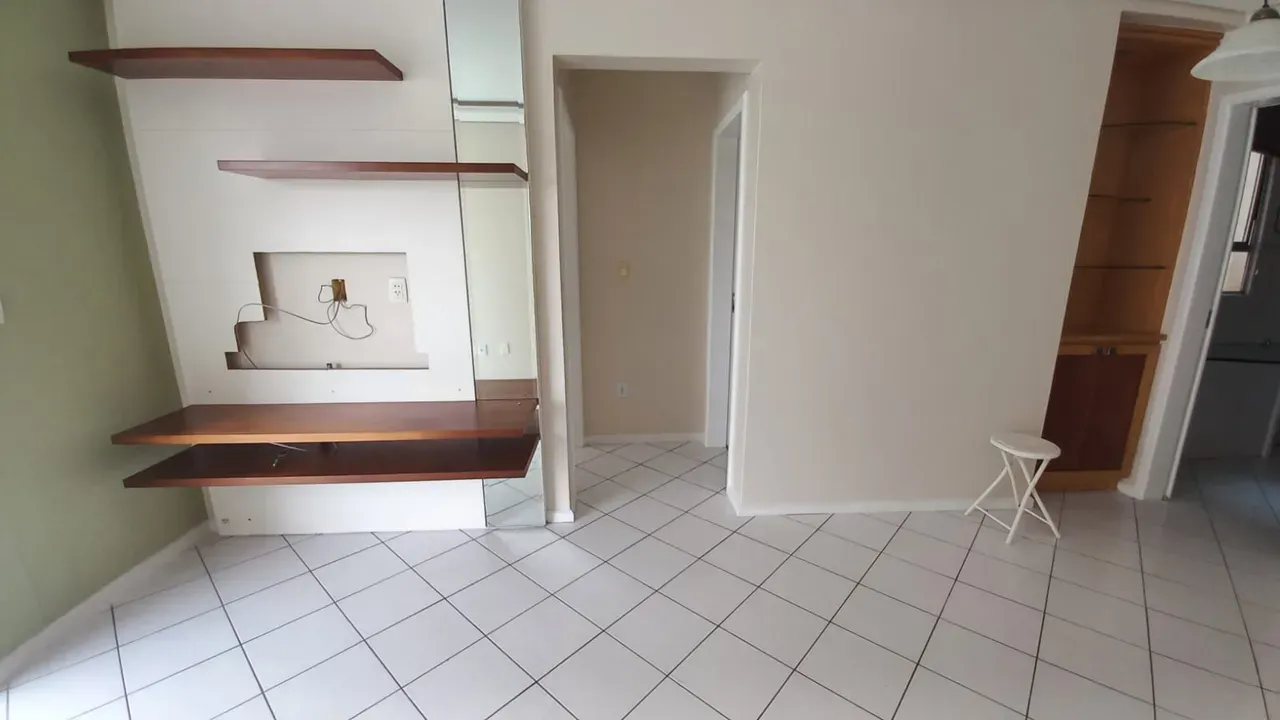 Apartment on the 4th floor with a glass-enclosed balcony — photo 8