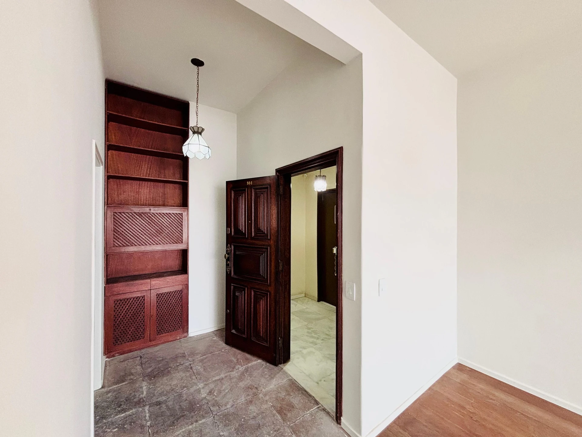 Apartment, 92 m², with wood or laminate floors — photo 38