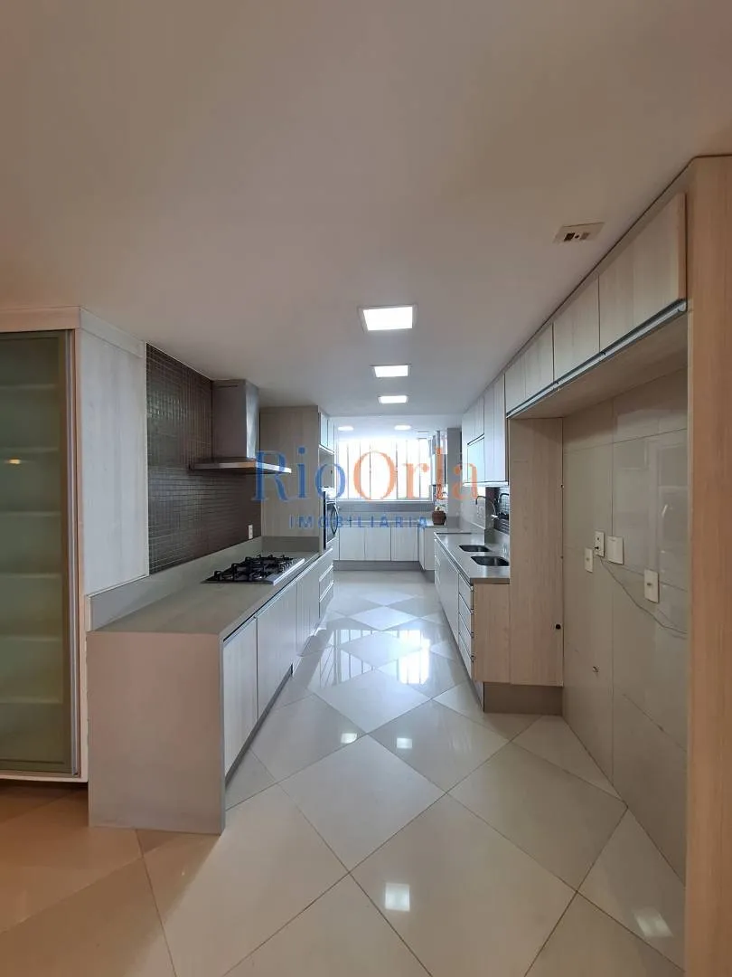 Unfurnished apartment with 4 bedrooms and 5 bathrooms — photo 59