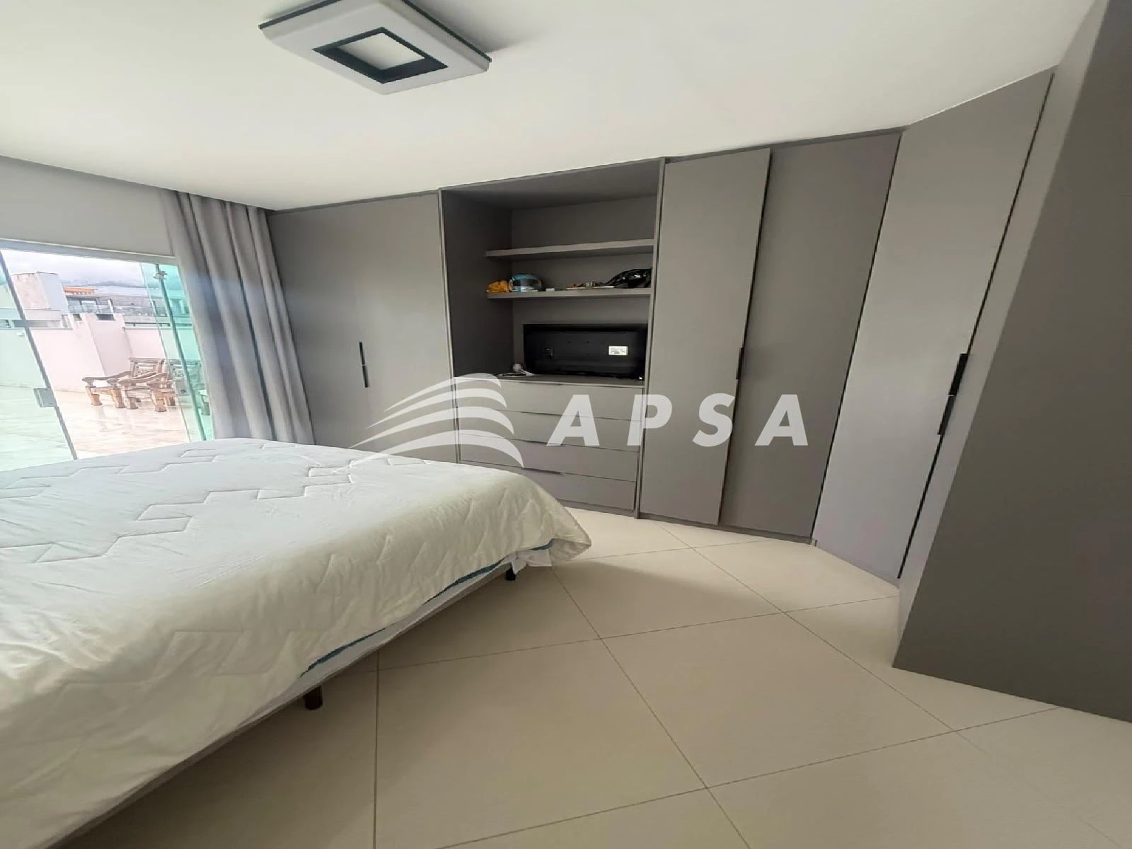 Furnished house, 340 m², with a walk-in closet — photo 12
