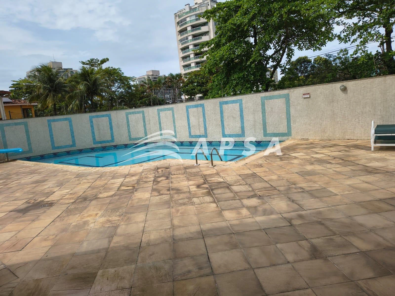 141 m² apartment with 4 bedrooms and enclosed balcony — photo 18