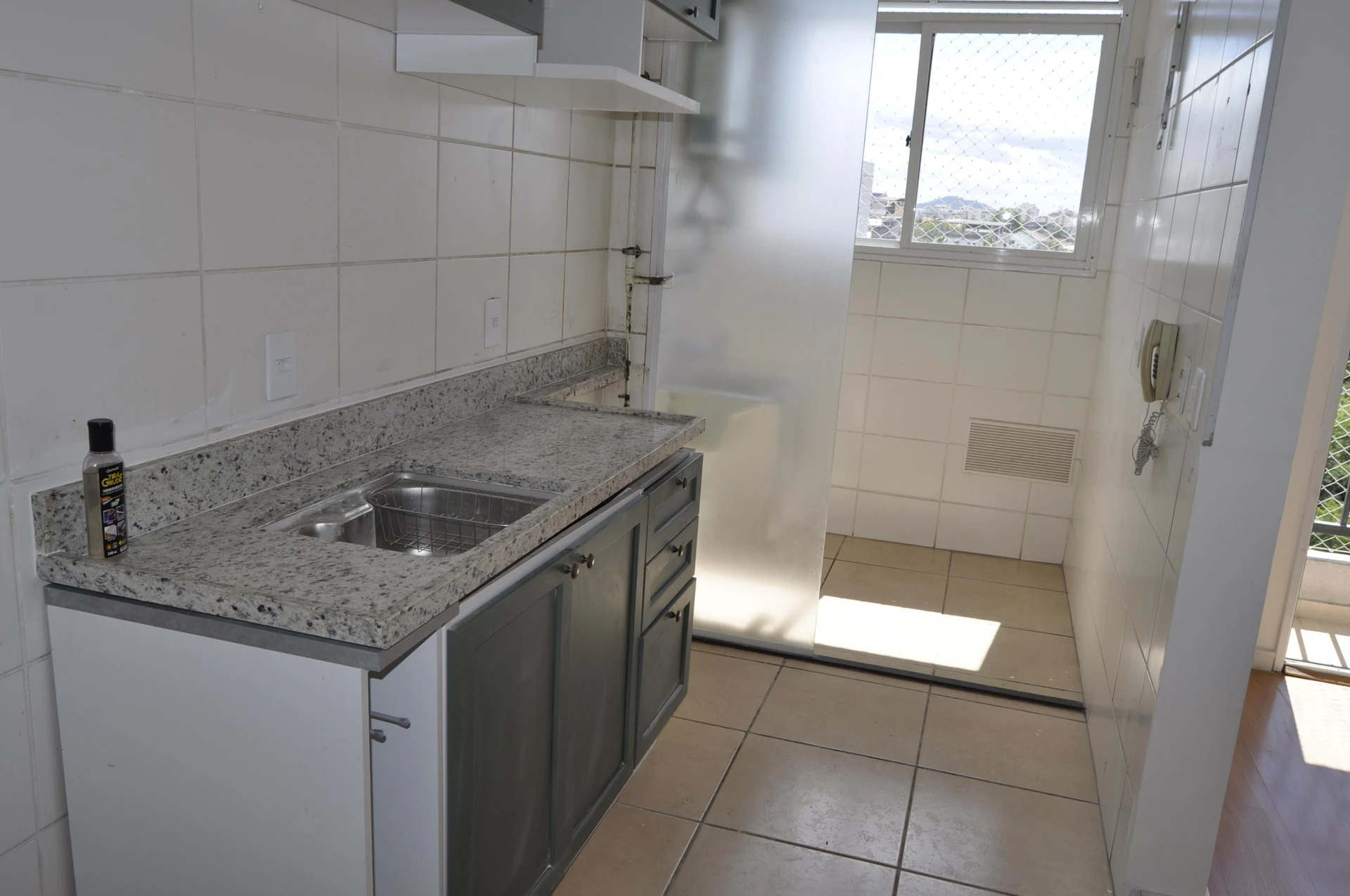 Балкон с грилем и 2 спальни: квартира 47 м² — photo 16