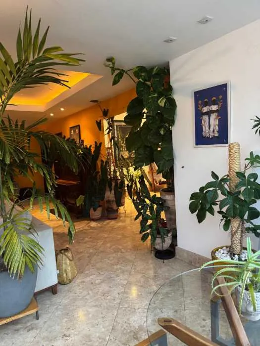 Apartamento de 484 m² com janelas do piso ao teto e banheira — photo 16
