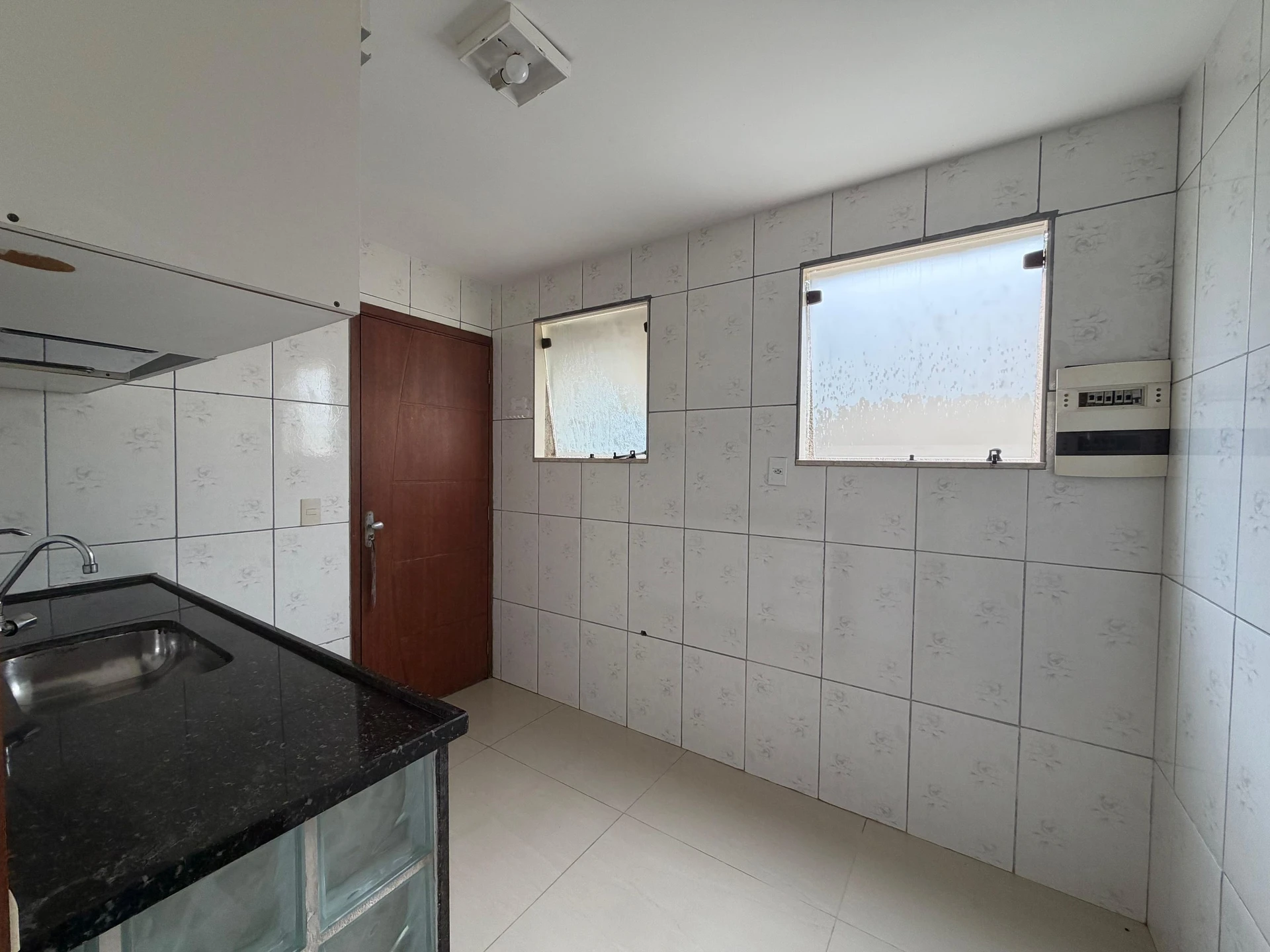 One-bedroom house with a washing machine — photo 30